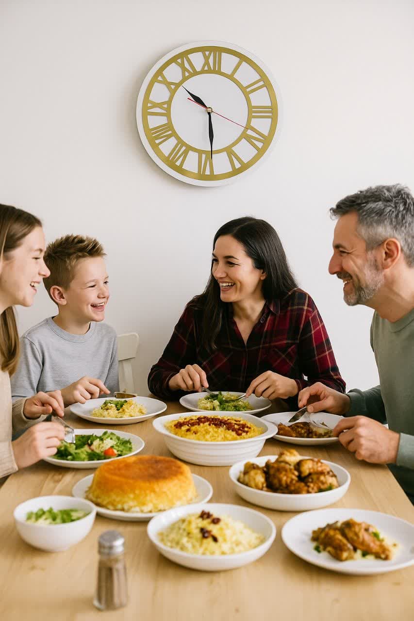 ساعت دیواری سفید نقره ای